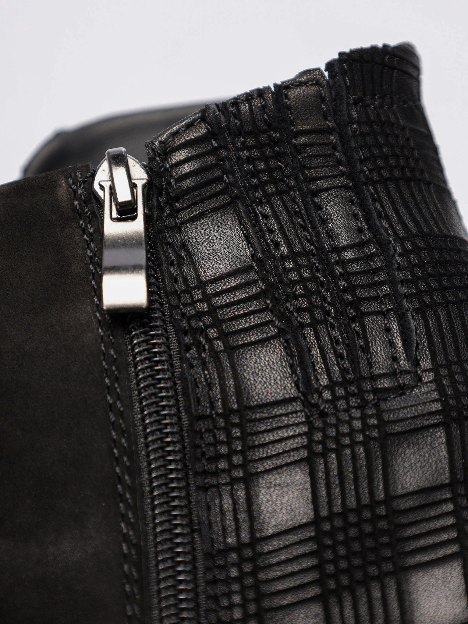 Ботильоны комбинированные черного цвета на высоком каблуке